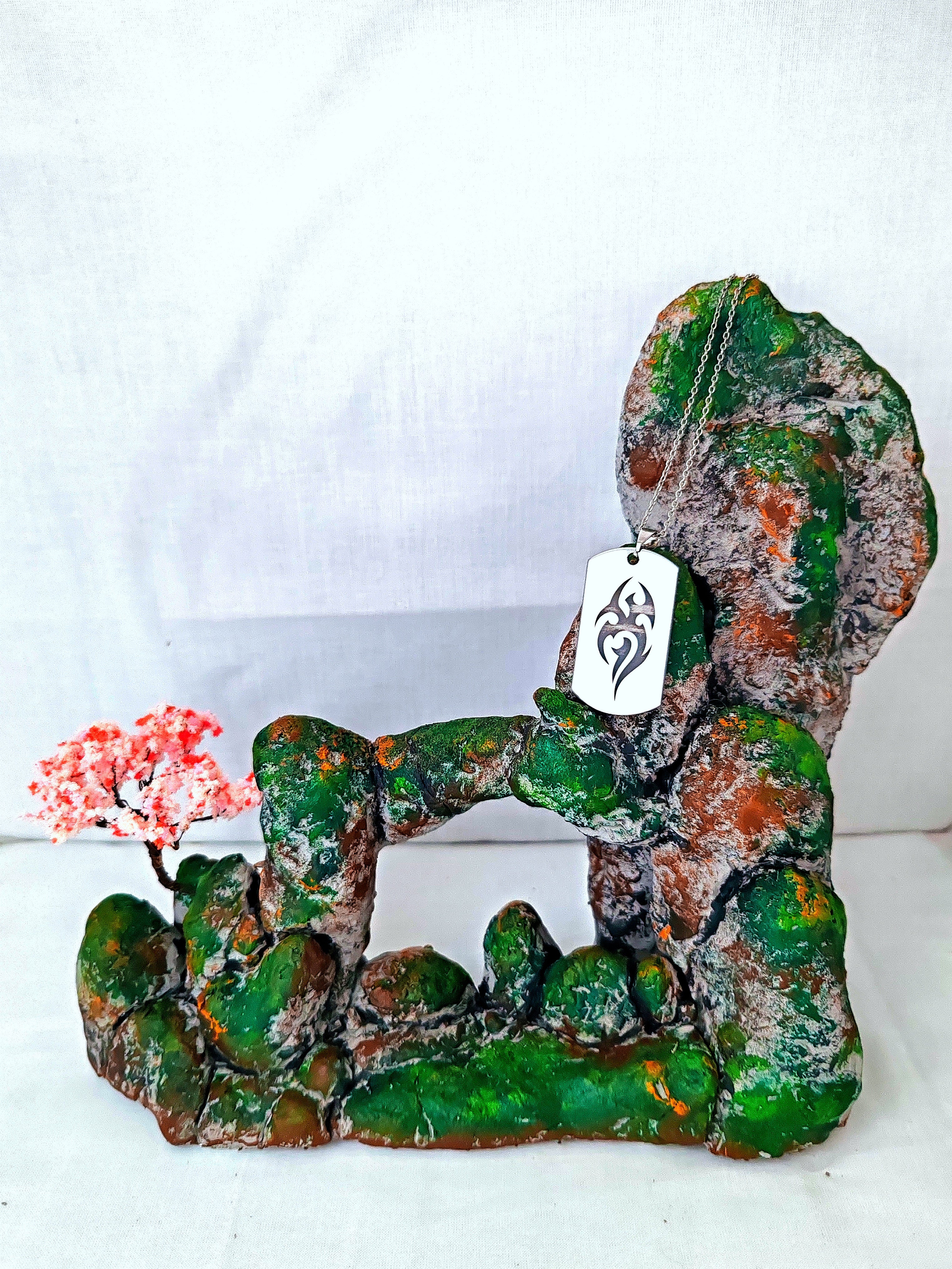 Collier plaque motif Tribal